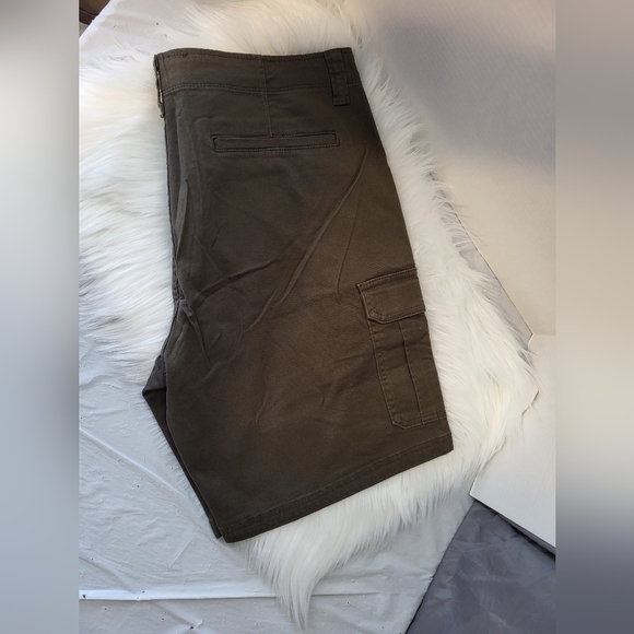 NEW- Bench Men's Cargo Shorts - Olive, Size 36 - Picture 6 of 6